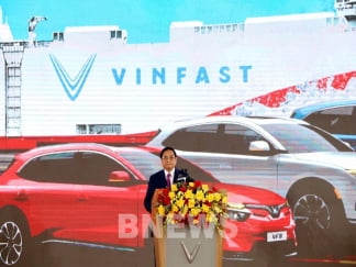 VinFast xuất khẩu lô ô tô điện thông minh đầu tiên ra thị trường quốc tế