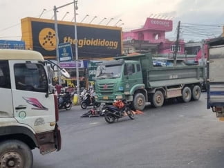 Đồng Nai: Nữ sinh bị xe ben tông tử vong trên đường đi học về