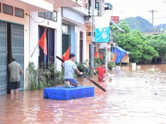 Người dân Quảng Ninh nghẹn giọng kể thời khắc chạy lũ ập đến