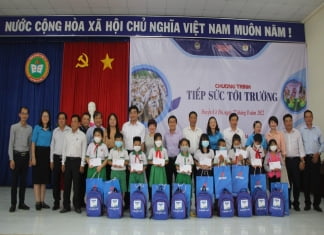 Báo Giáo dục và Thời đại tiếp sức đến trường học sinh nghèo vượt khó huyện Cờ Đỏ (Cần Thơ)