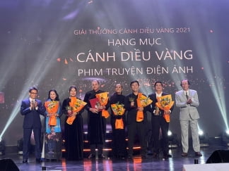 Phim "Đêm tối rực rỡ" thắng lớn giải Cánh diều 2021